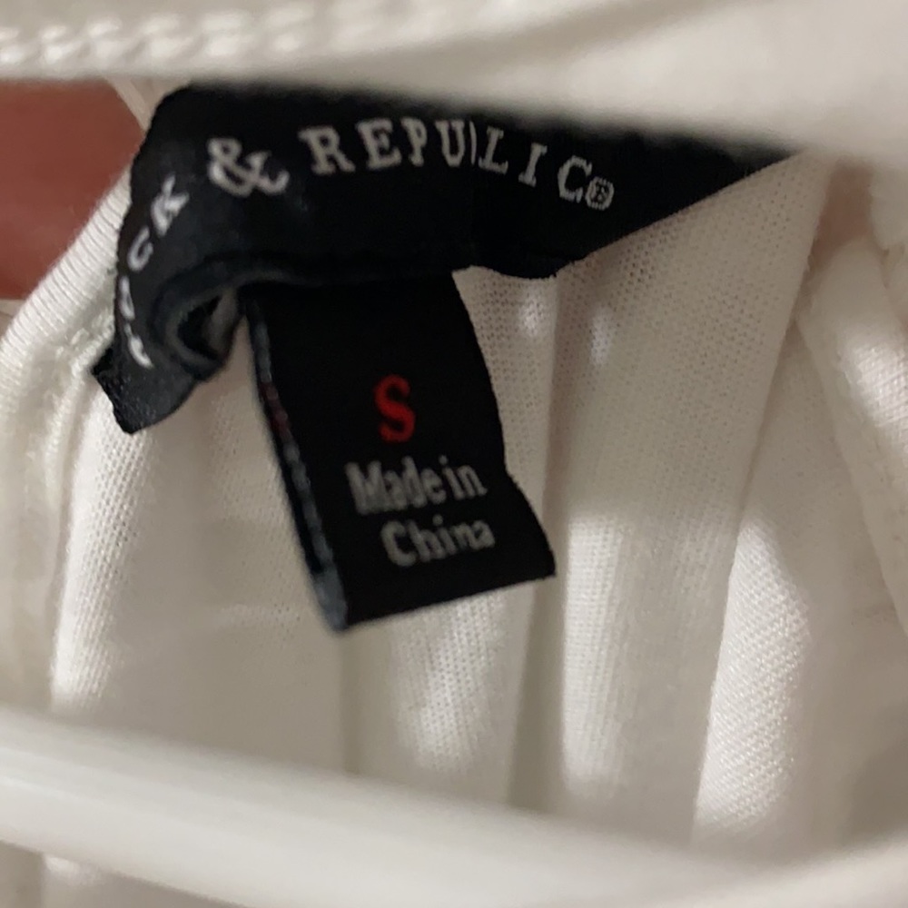 Rock & Republic Top. Size Small. - Picture 11 of 14